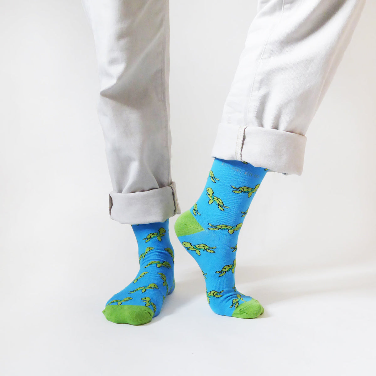 Save the Turtles Bamboo Socks - Rusty Deer