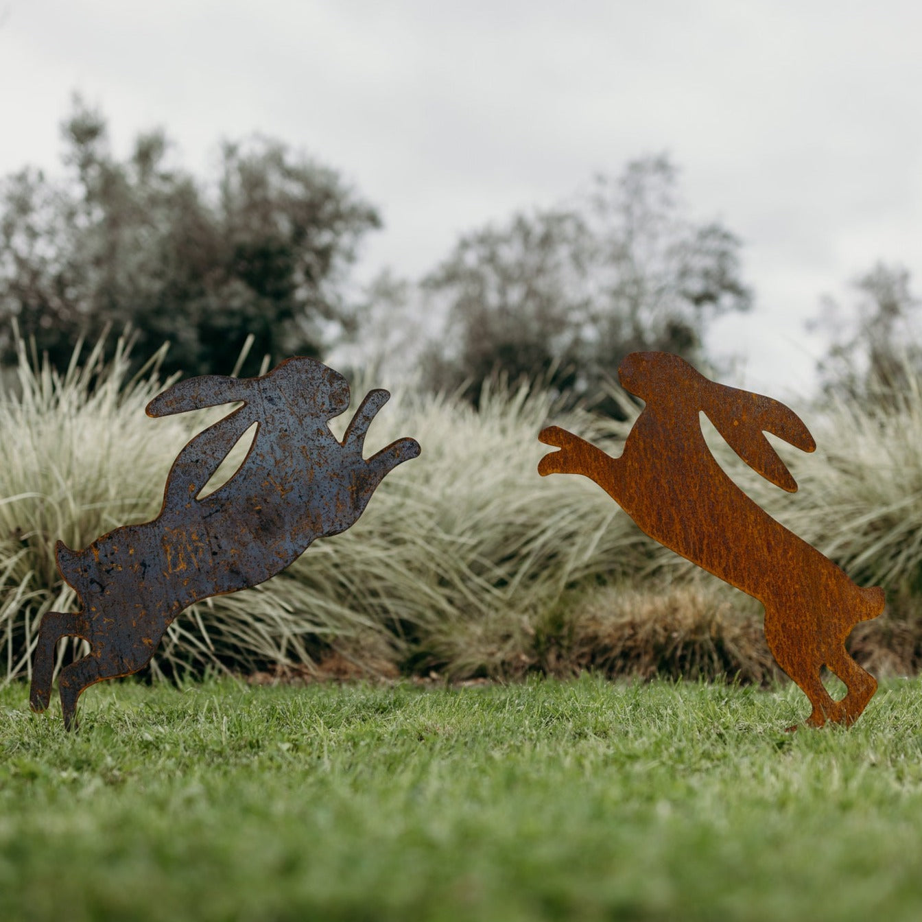 Exterior Large Rustic Metal Boxing Hares Rabbit Garden Wall Hanging Yard Art Fence Shed Gate newest Home Sculpture Gift Present